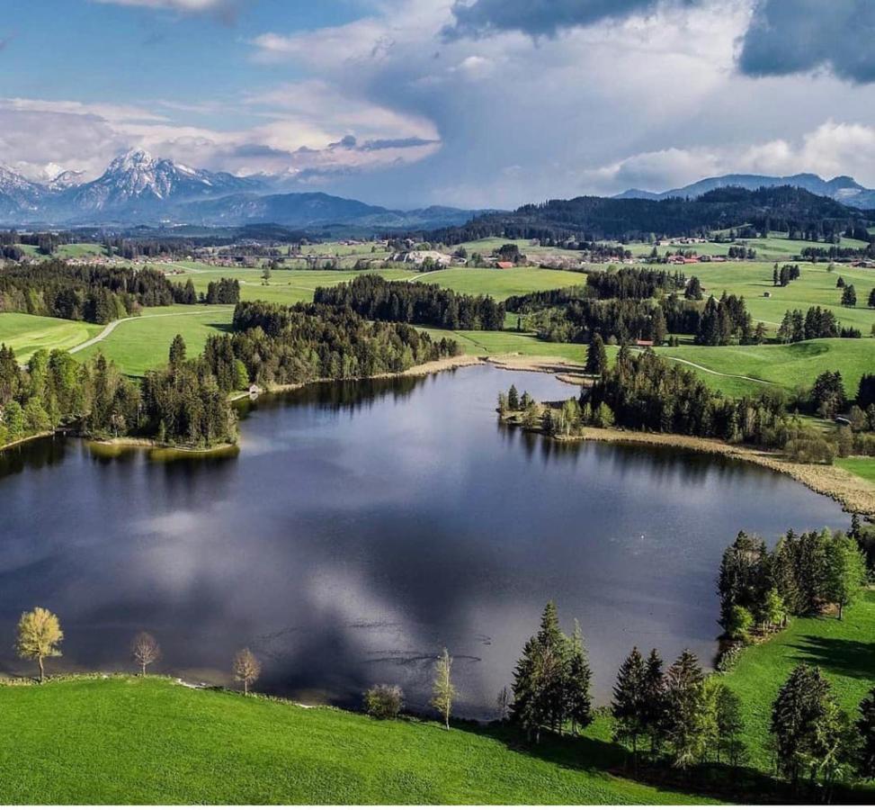 Direkt Am See Mit Bergblick Seeg Zewnętrze zdjęcie