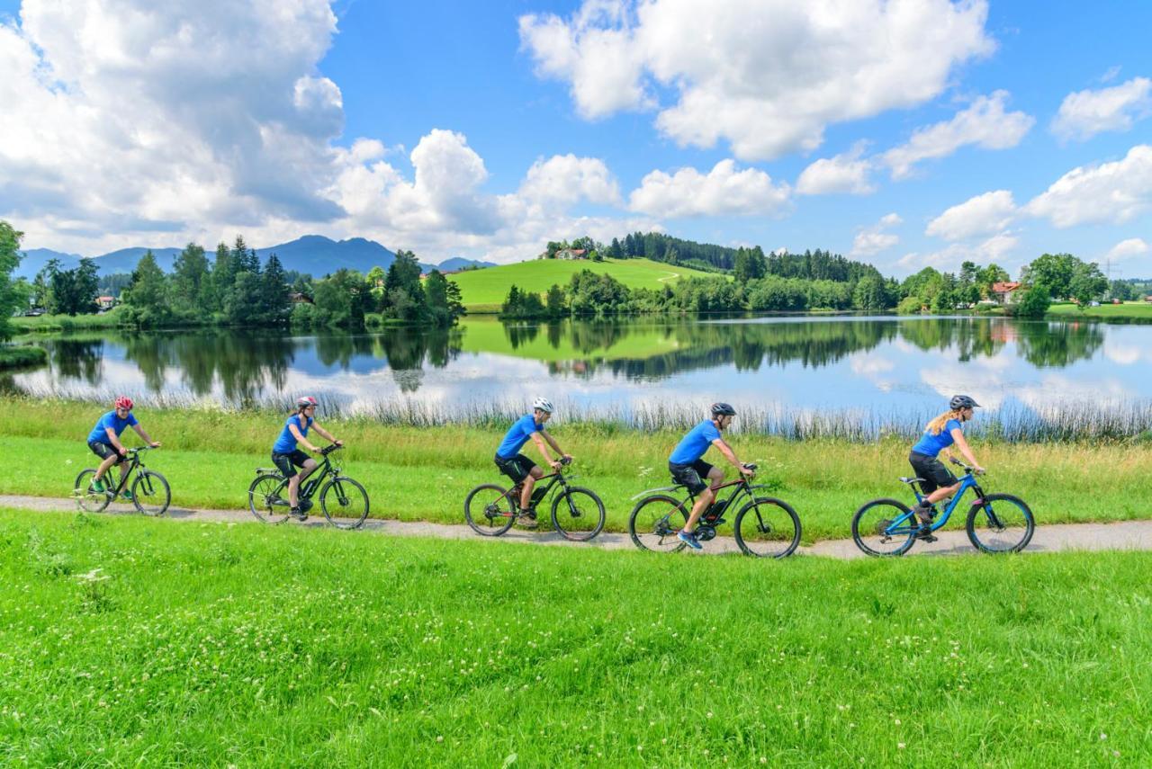 Direkt Am See Mit Bergblick Seeg Zewnętrze zdjęcie